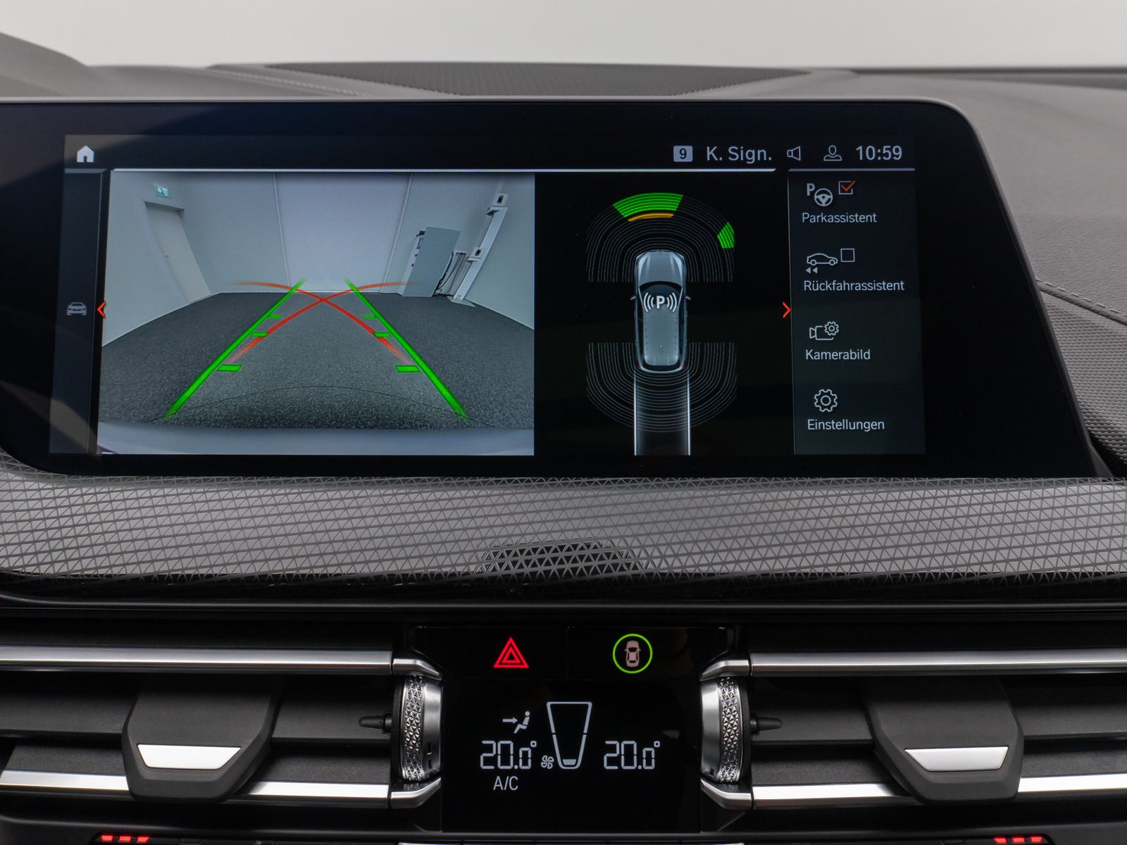 Fahrzeugabbildung BMW M135i xD Panorama Kamera HUD DAB H/K Komfort 18"