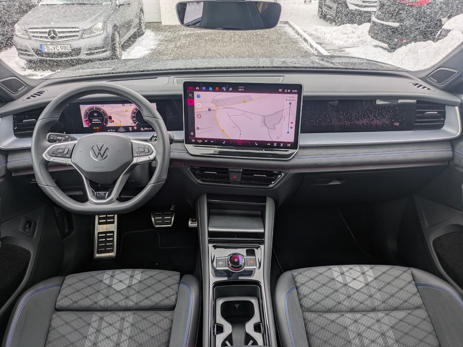 Fahrzeugabbildung Volkswagen Tayron 2.0 TDI 4M R-Line 7Si*MATRIX*AHK*PANO*HUD