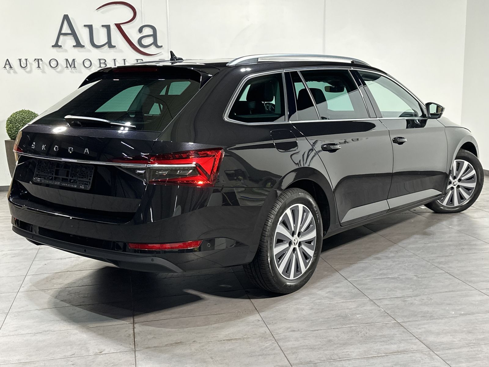 Fahrzeugabbildung SKODA Superb Combi 2.0 TDI DSG Style NAV+LED+PANO+ACC