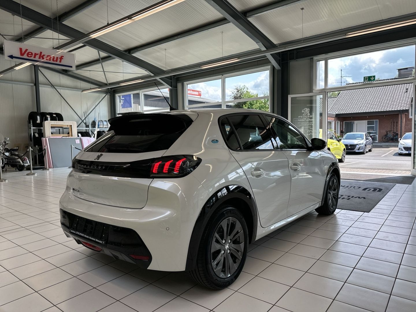 Fahrzeugabbildung Peugeot 208 e- Allure Elektromotor 136 LED CarPlay SHZ