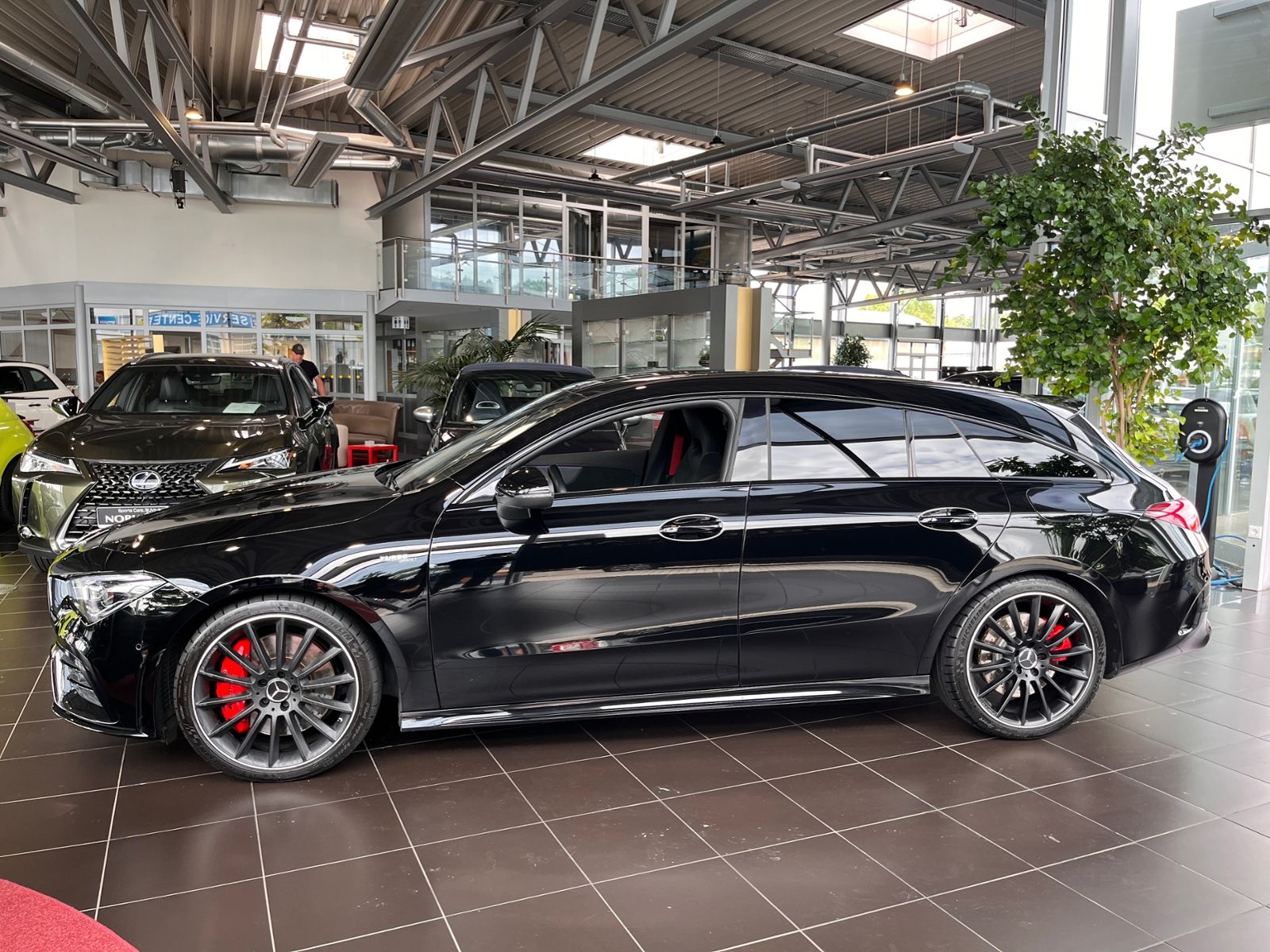 Fahrzeugabbildung Mercedes-Benz CLA -Klasse Shooting Brake 35 AMG 4MAITC 360°
