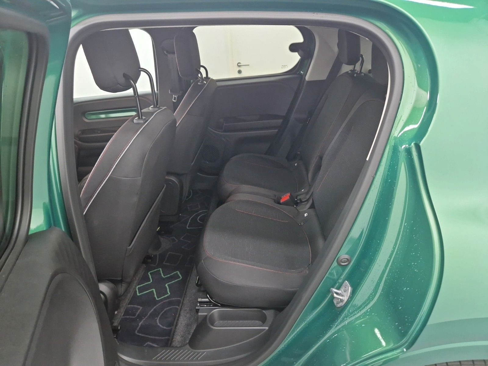 RENAULT Twingo E-TECH Techno 80 Urban Range 18-Zoll – Bild 9