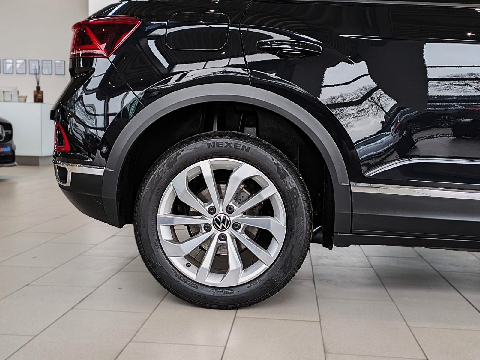 Fahrzeugabbildung Volkswagen T-Roc 2.0 TDI STYLE NAVI SHZ ACC LED CAM AHK