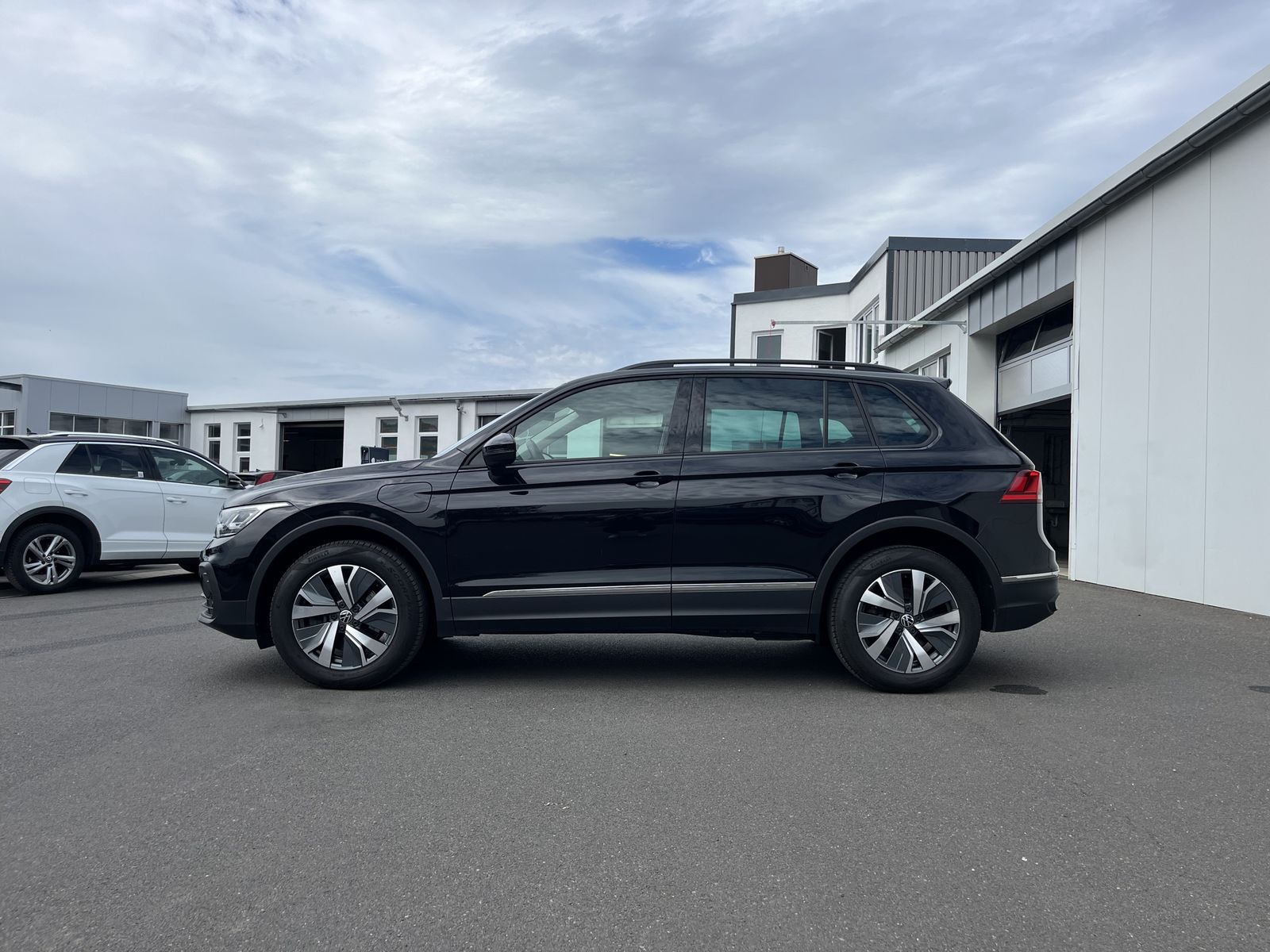 Volkswagen Tiguan 1.4 TSI e-Hybrid Life 156€ m.20% Anz. Nav foto 2