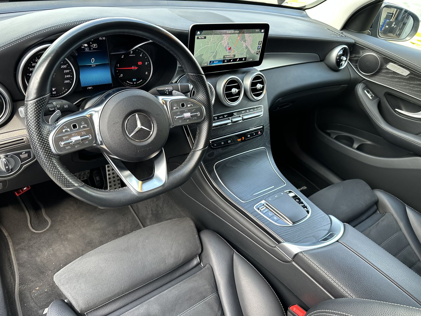 Fahrzeugabbildung Mercedes-Benz GLC 300de 4Matic AMG-Line NAV+LED+ACC+KAM+19ZOLL
