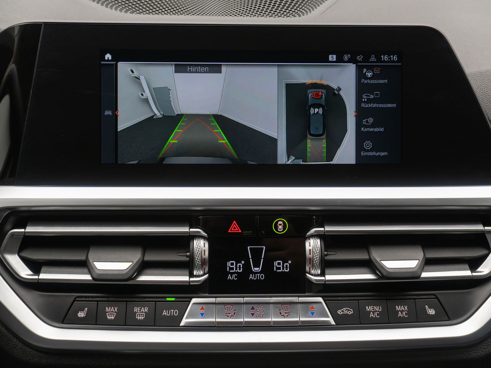 Fahrzeugabbildung BMW 320d HUD 360°DAB Leder Sport HiFi GeschwindigReg