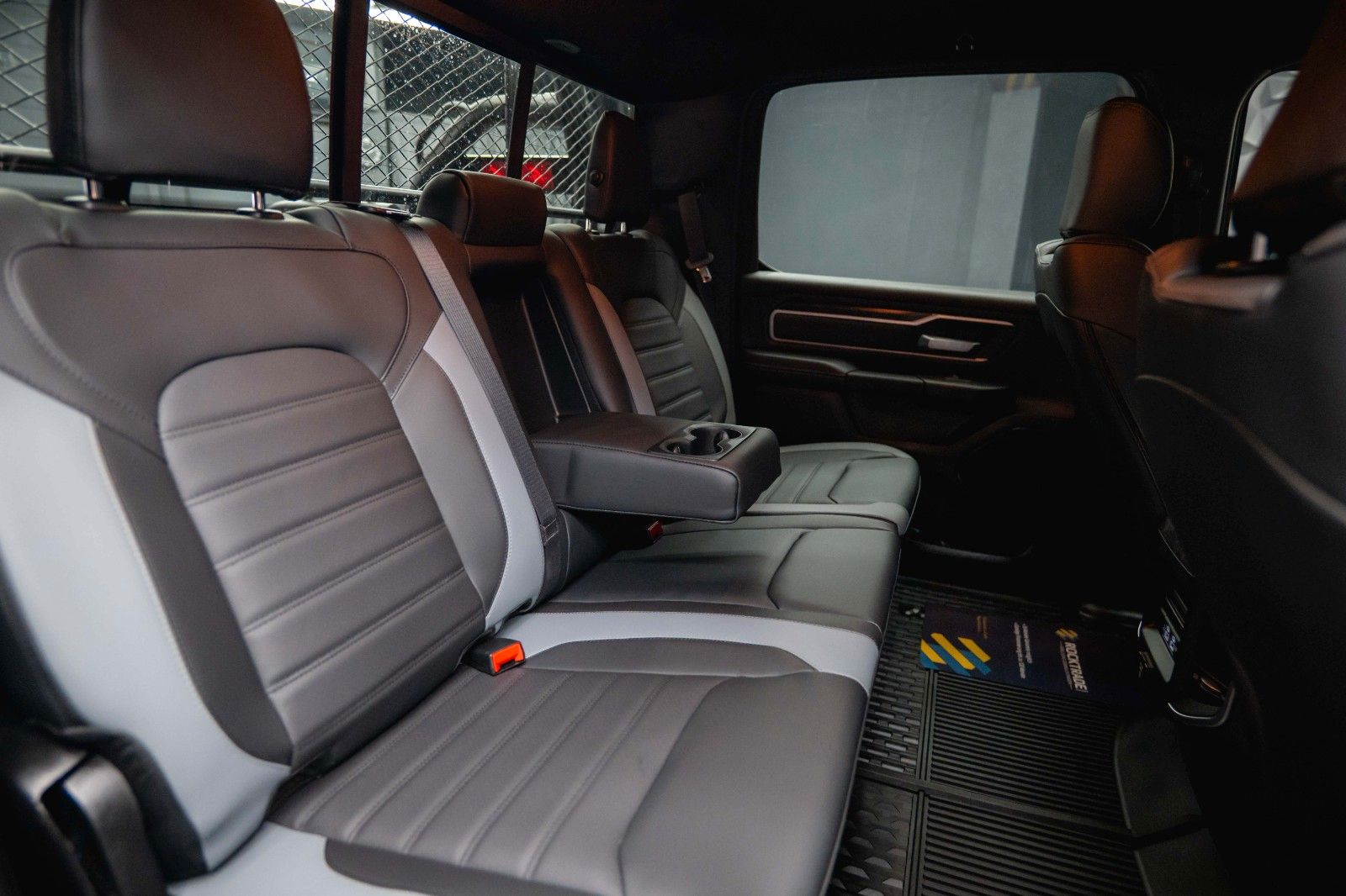 Fahrzeugabbildung Dodge RAM 5.7 V8 HEMI 4x4 OFFROAD Night-Paket *LED*