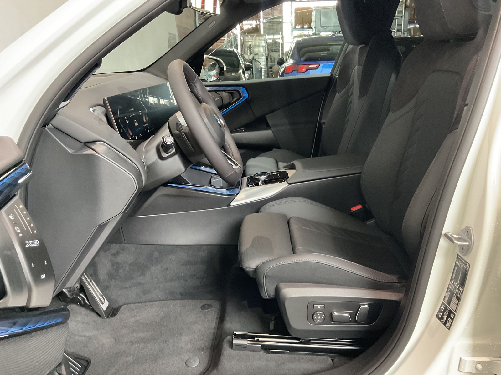 Fahrzeugabbildung BMW X3 20 xDrive Harman Kardon Surround System, Lenk