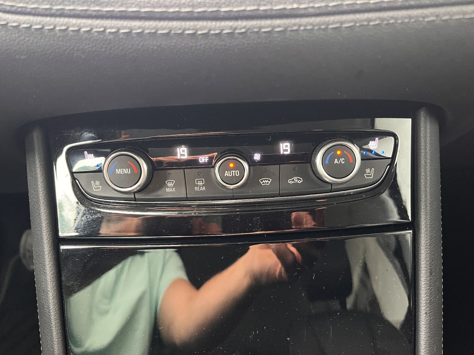 Fahrzeugabbildung Opel Grandland (X) Ultimate 1.6 Hybrid