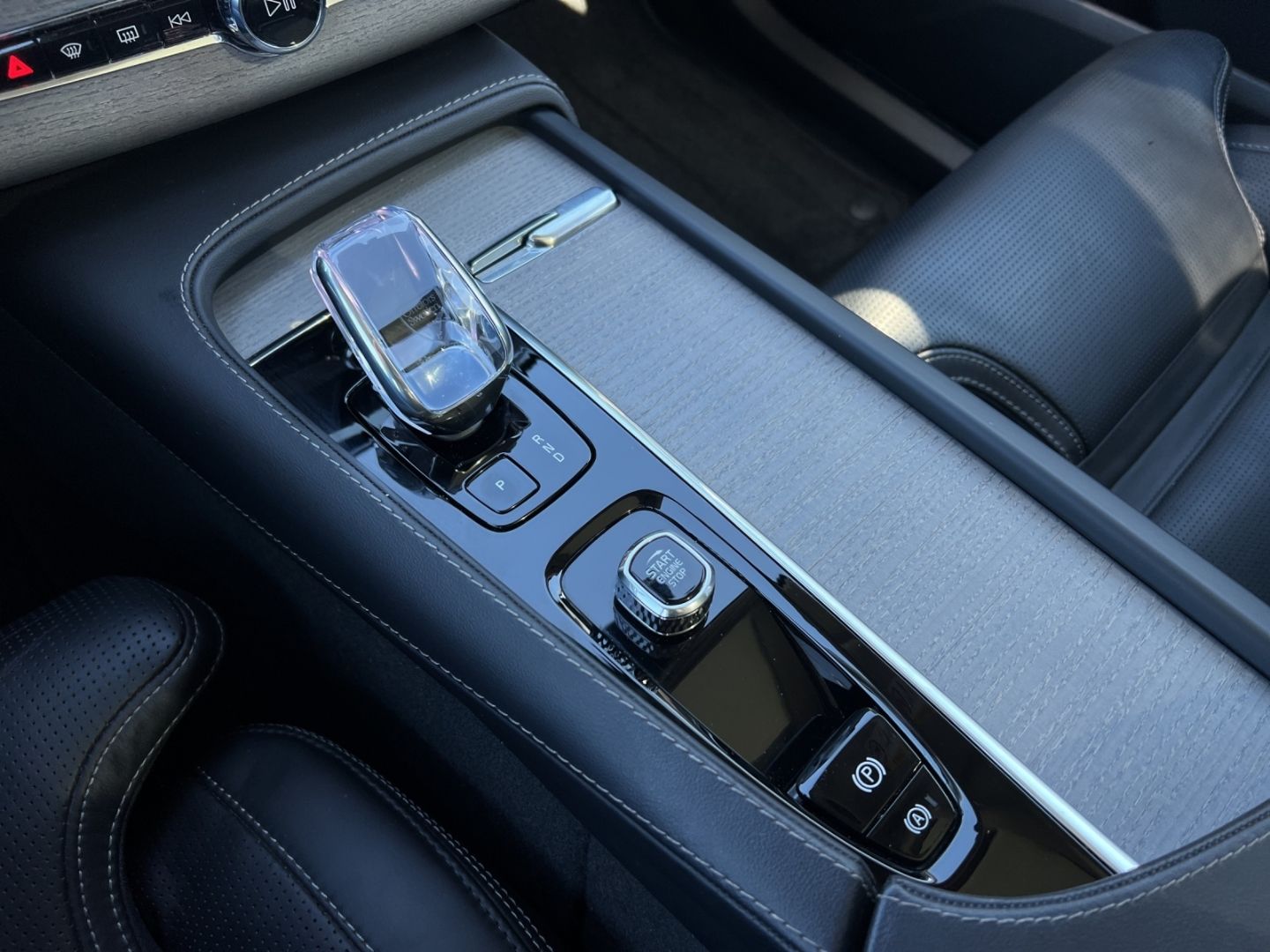 Volvo XC90 Ultra Dark Recharge Plug-In AWD 7-Sitzer foto 24