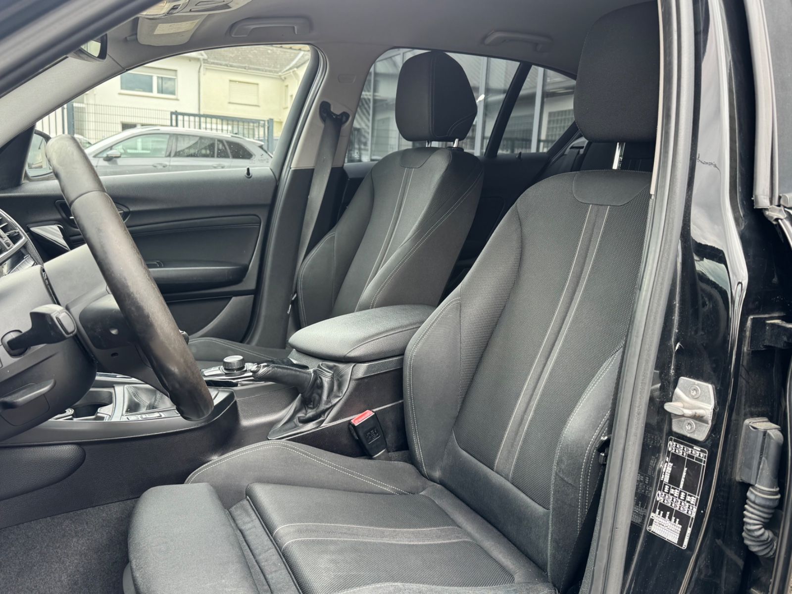 Fahrzeugabbildung BMW 116 i Sport Line 4200€ Netto EXPORT