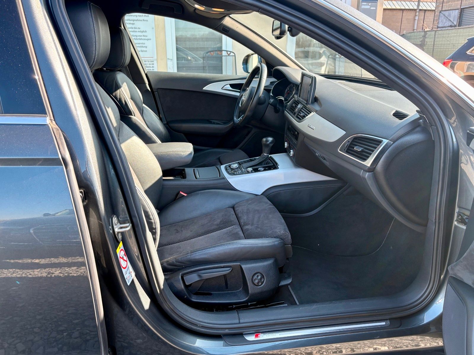 Fahrzeugabbildung Audi A6 Avant 3.0 TDI quattro Aut. S LINE SPORT Navi