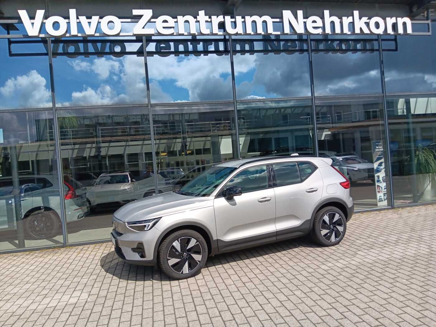 Fahrzeugabbildung Volvo XC40 Single Extended Plus '82kwh Batterie,'