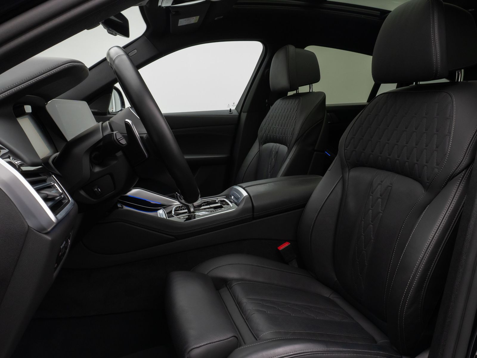 Fahrzeugabbildung BMW X6 xD40d M Sport Panorama 360°Laser HUD DAB H/K