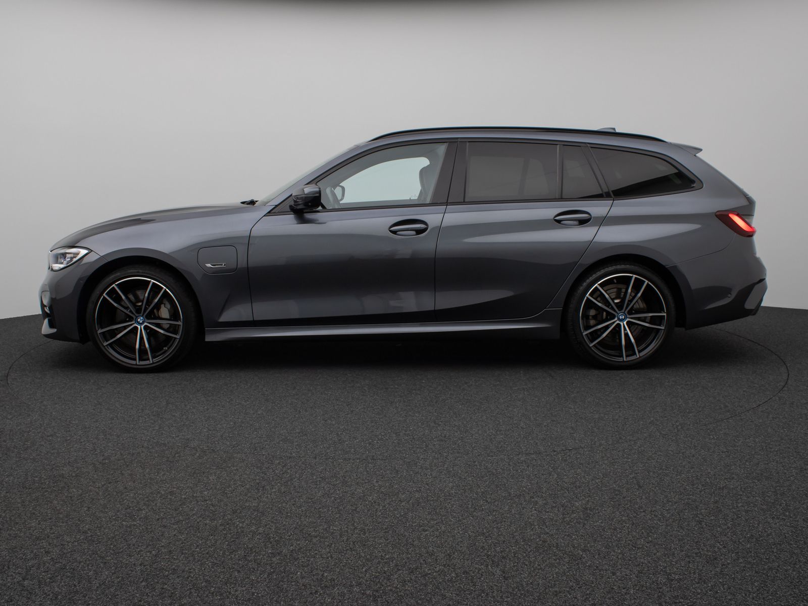 Fahrzeugabbildung BMW 330e M Sport Laser 360°HUD DAB Stop&Go Komfort