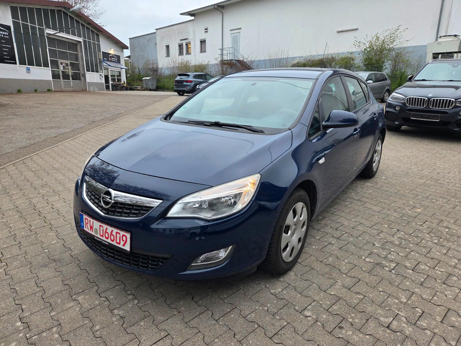 Opel Astra J Lim. 5-trg. Selection