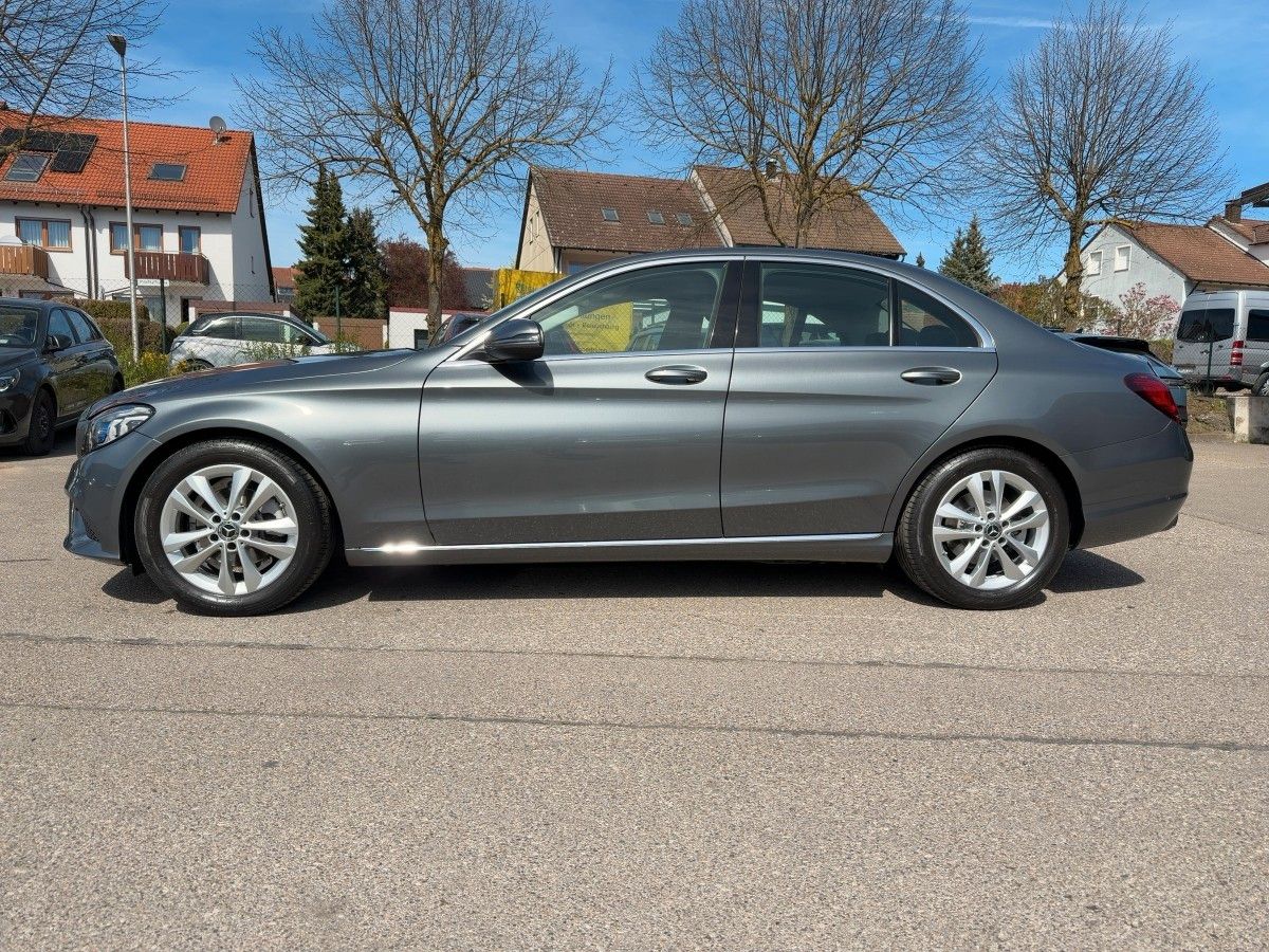 Fahrzeugabbildung Mercedes-Benz Limousine C 180 Avantgarde *RFK+PDC+SHZ+2Hd