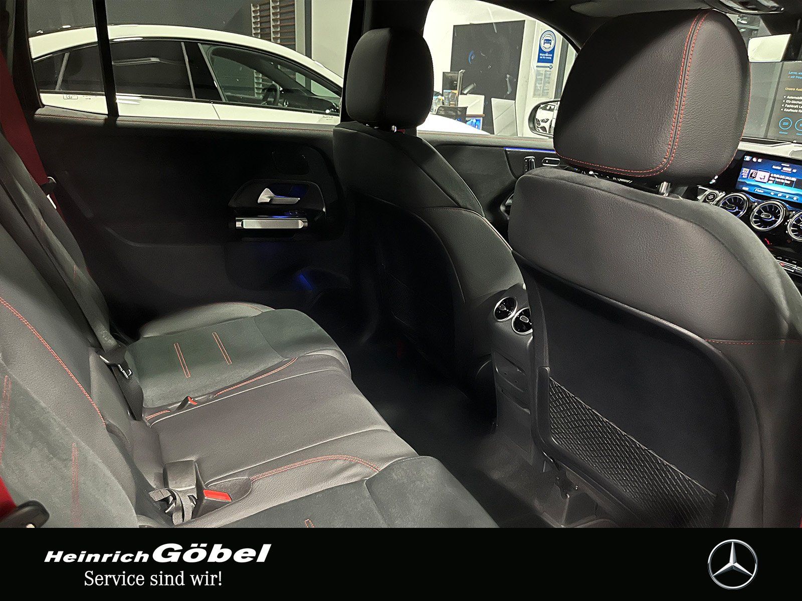 Fahrzeugabbildung Mercedes-Benz GLB 35 4M PANO+HUD+2xNIGHT.P+360°+MEMORY+MULTIB.