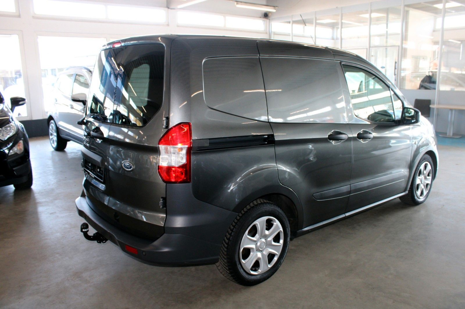Fahrzeugabbildung Ford Transit Courier TDCI TREND KLIMA AHK WinterPaket