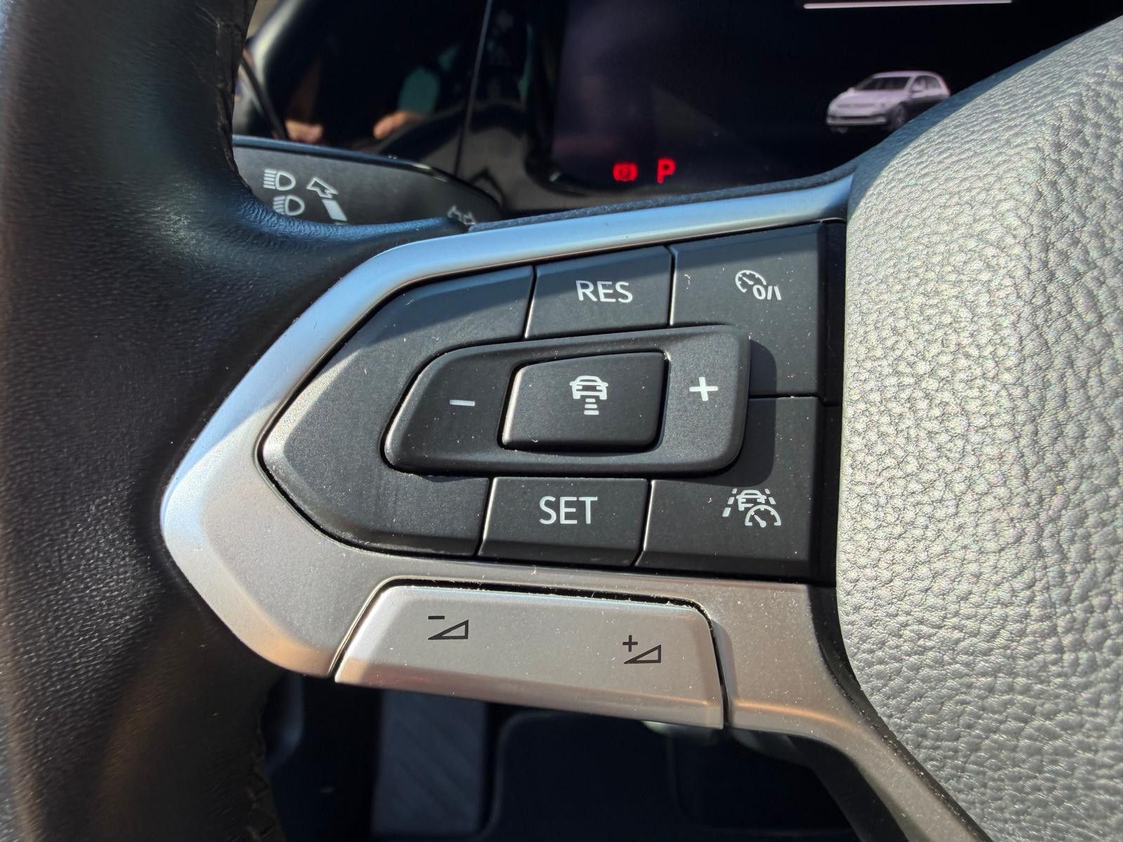 Fahrzeugabbildung Volkswagen Golf 1,5 eTSI Style >VIRTU+MEMO+LED+MASS+SHZ+ACC
