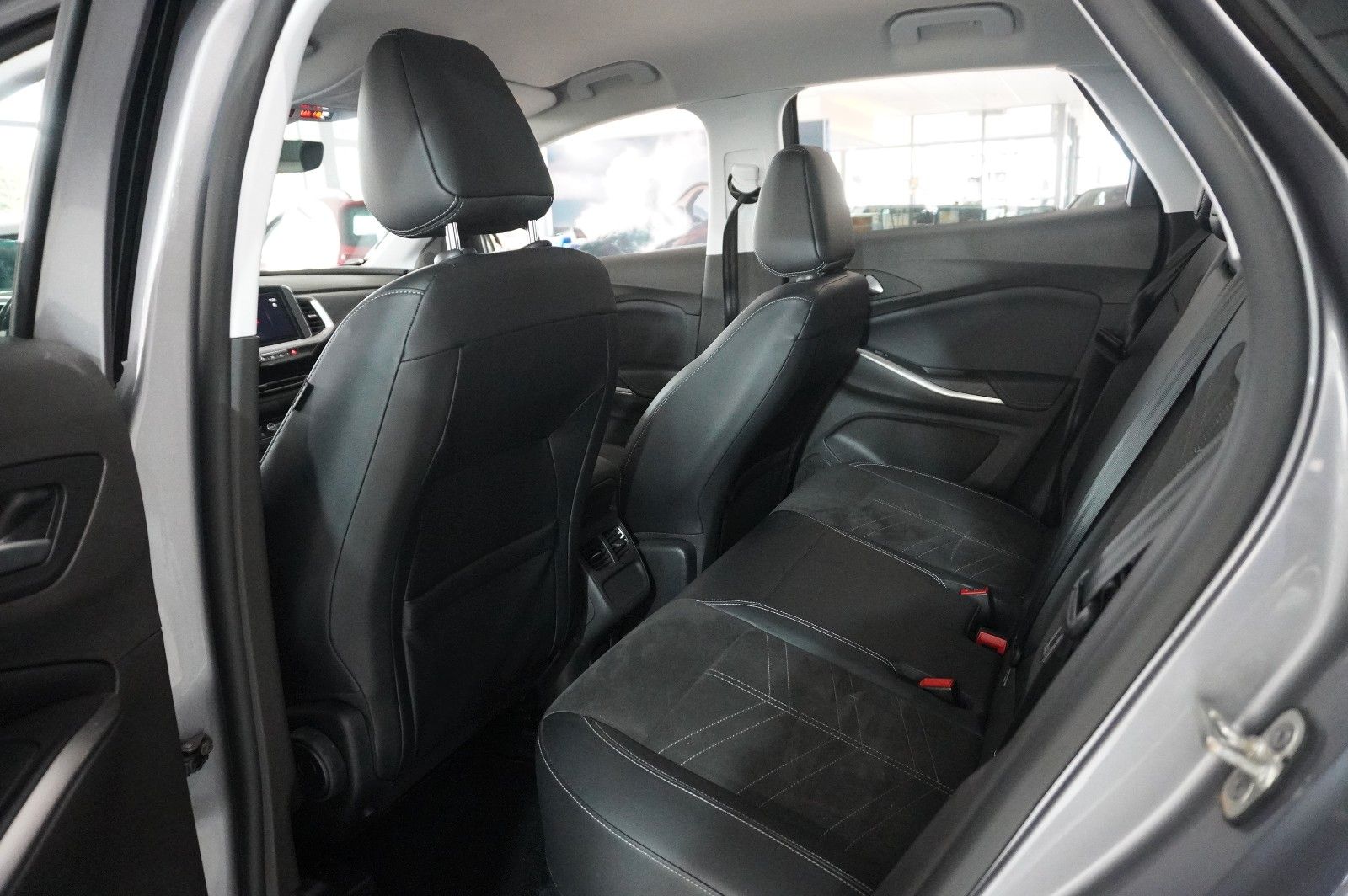 Fahrzeugabbildung Opel Grandland (X) ULTIMATE 4HYBRID NAVI/LED/SPORT/SH