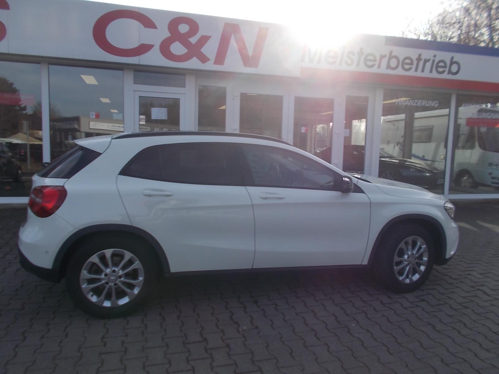 Mercedes-Benz GLA 200 Navi Rückfahrkamera uvm.