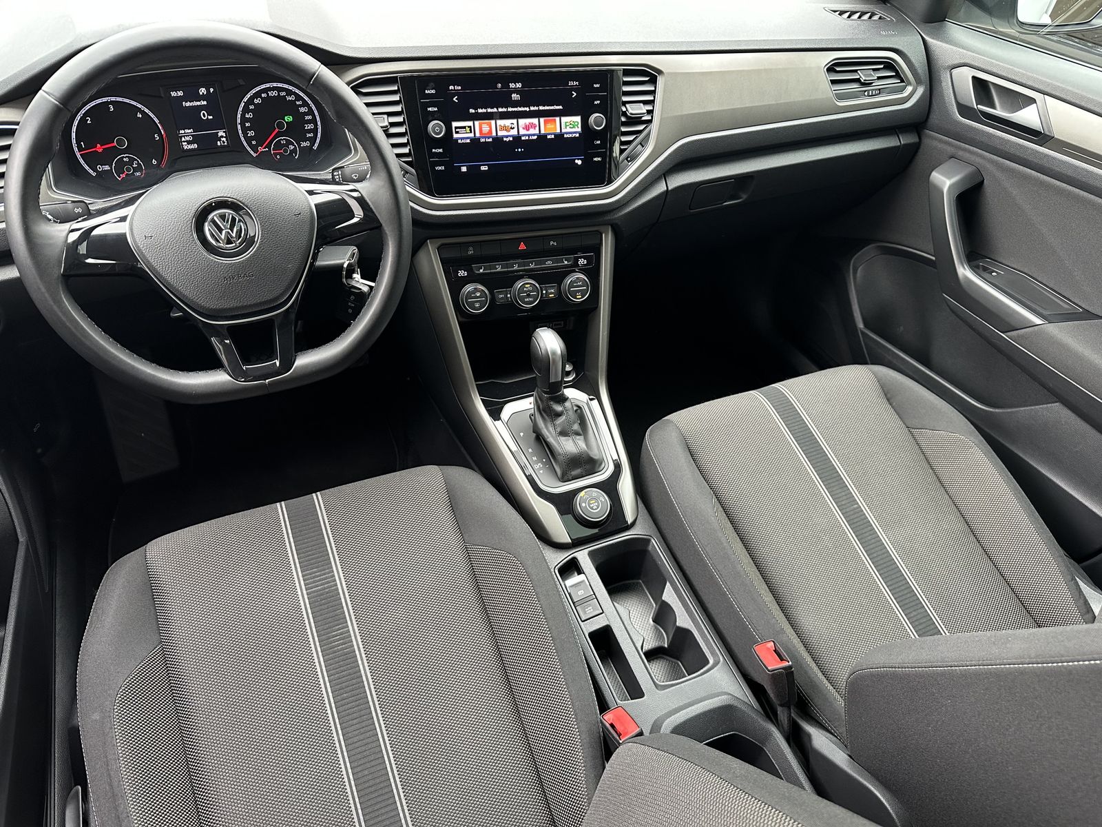 Fahrzeugabbildung Volkswagen T-Roc 2.0 TDI DSG 4Motion Style NAV+LED+PANO+KAM