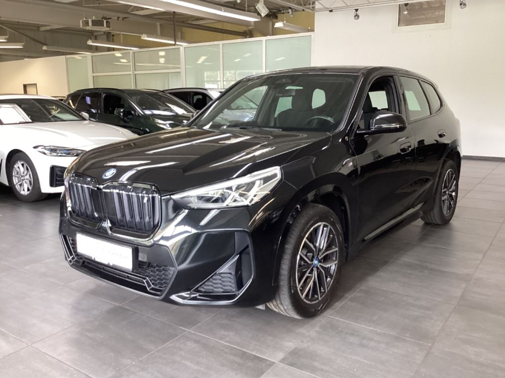 BMW iX1 xDrive 30 Sportpaket AD Navi Digitales Cockp