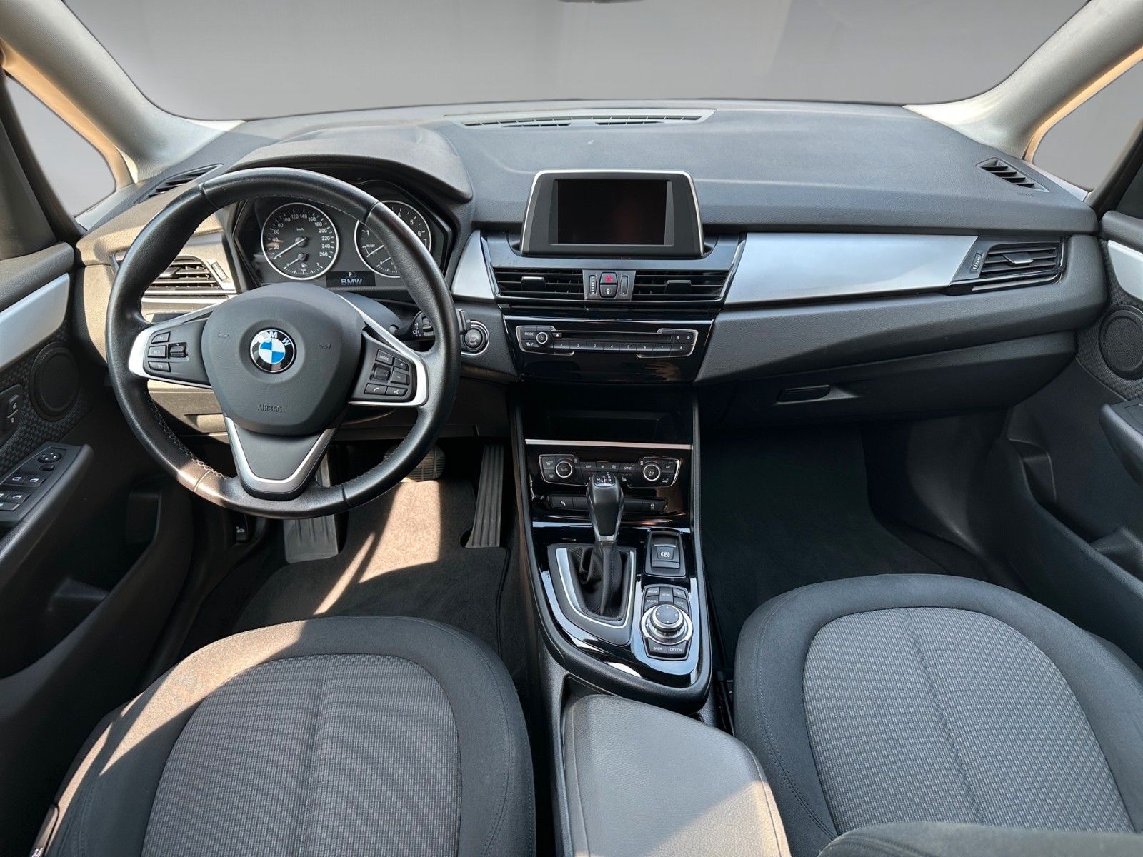 BMW 218 2 Active Tourer 218 i – Bild 11