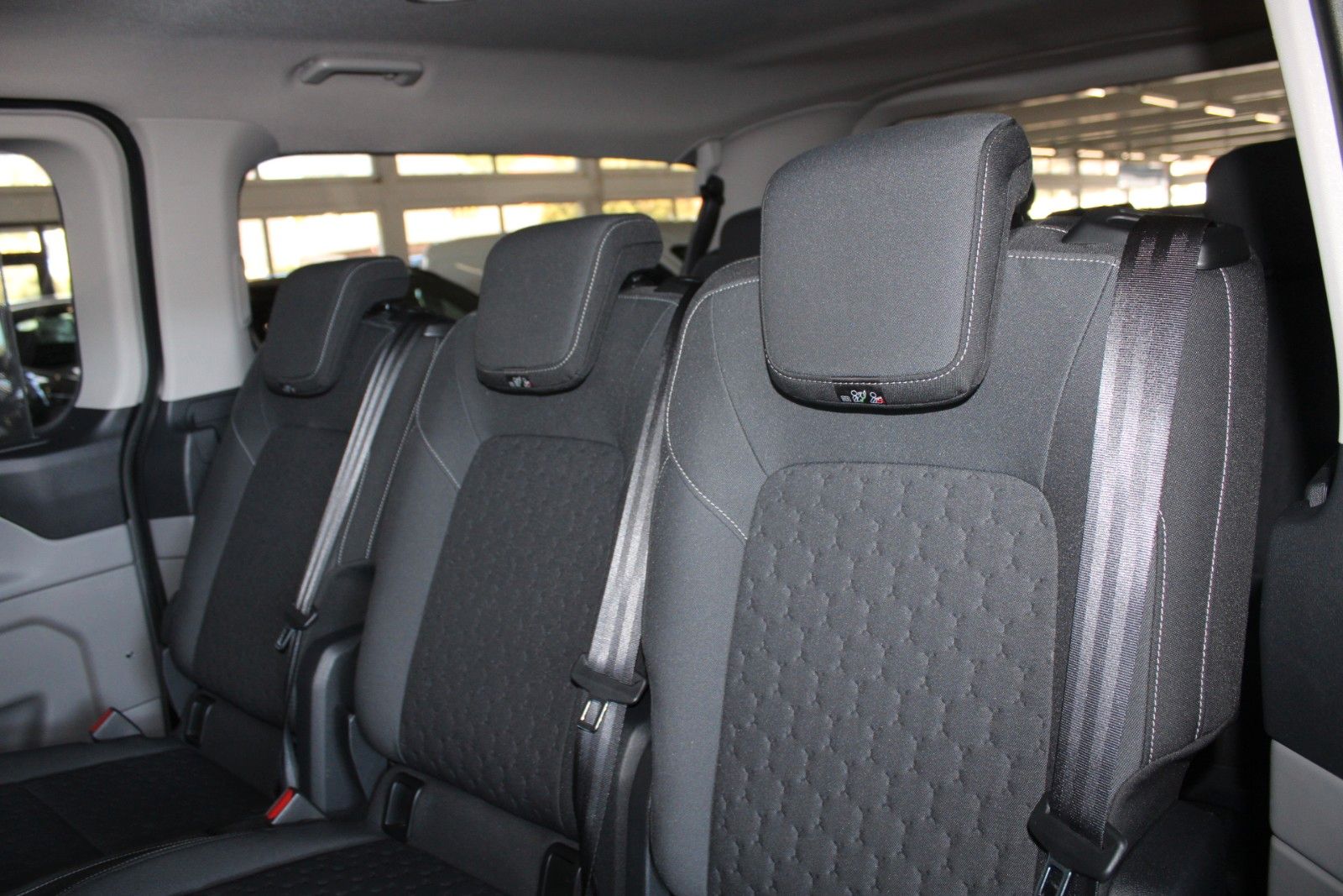 Fahrzeugabbildung Ford Tourneo Custom L2 8-Sitzer Titanium AHK LED ACC