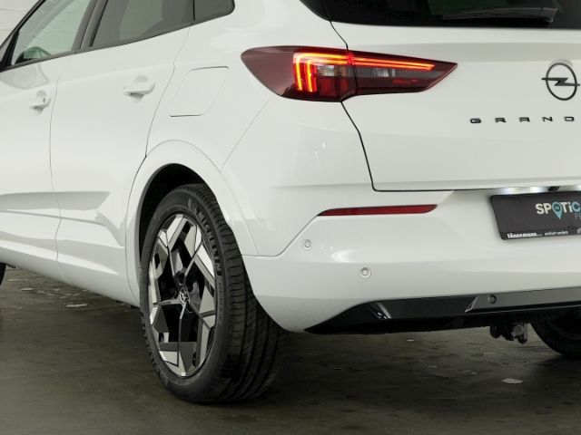 Grandland GSe PHEV 4X4 AT+AHK+NAVI+RÜCKFAHRKAMER