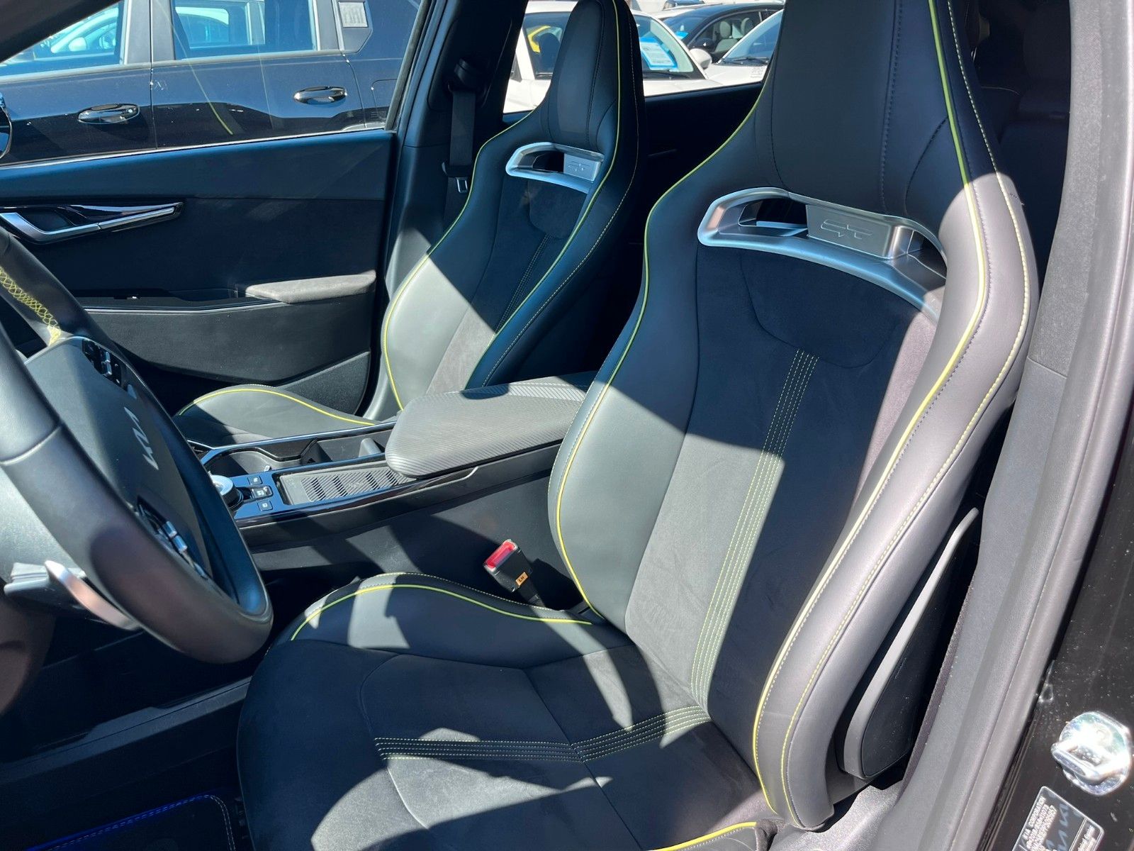 Fahrzeugabbildung Kia EV6 GT 4WD 8fach Alu Meridian Sitzheizung uvm.