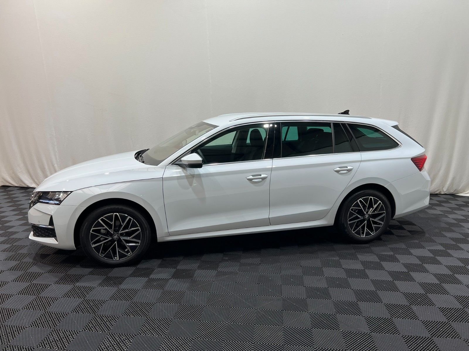 Fahrzeugabbildung SKODA Octavia 2.0 TDI 110kW DSG Selection Combi