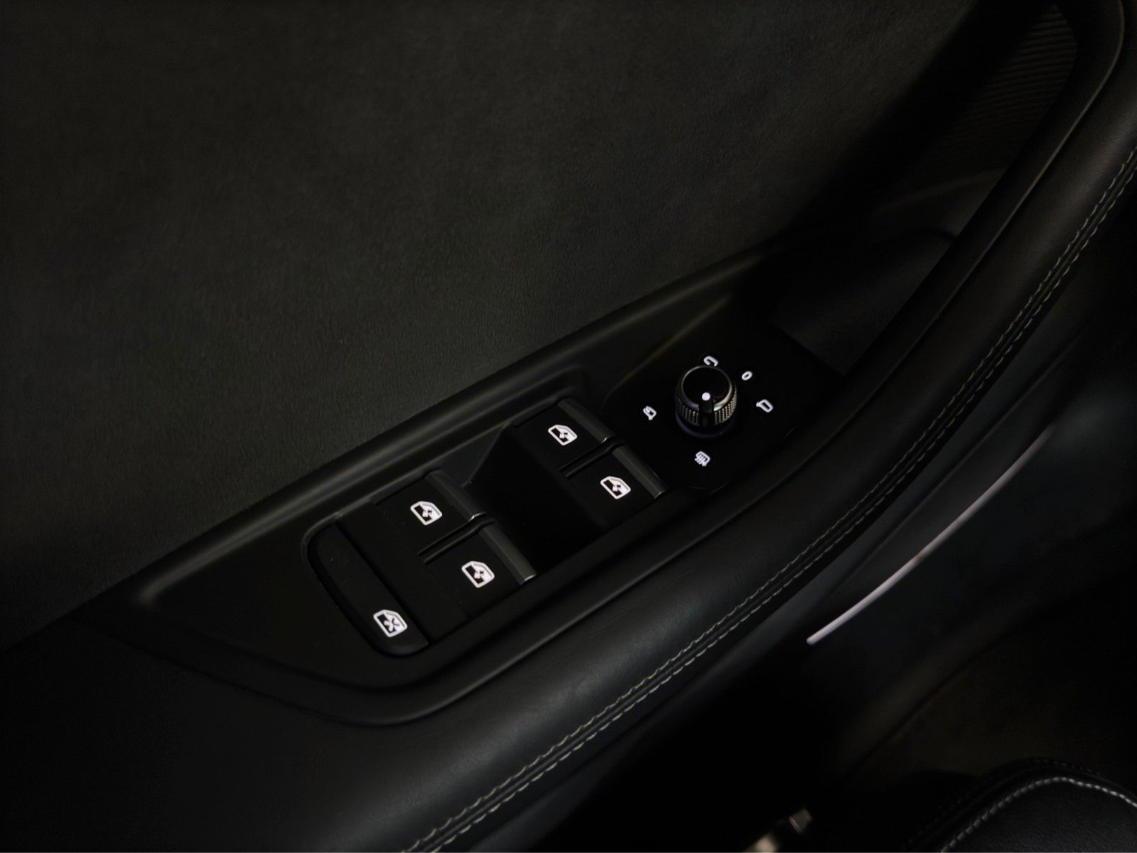 Fahrzeugabbildung Audi RS4 Avant *Pano*280km/h*B&O*HUD*Matrix*Ambiente+