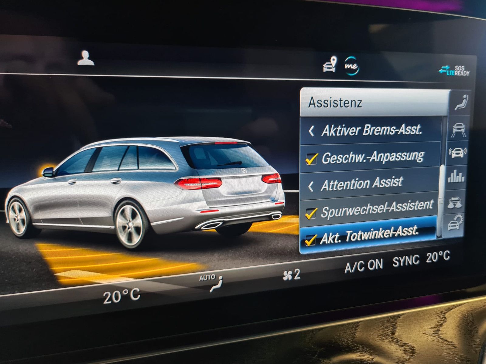 Fahrzeugabbildung Mercedes-Benz E 400 T-Modell 4Matic/ Multibeam / AHK / AMG