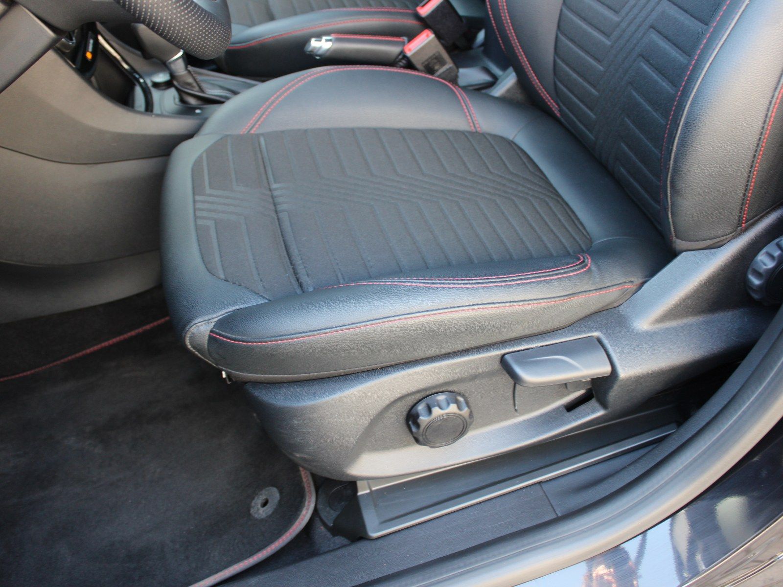 Fahrzeugabbildung Ford Puma ST-Line X 1,5 EcoBoost Mild Hybrid