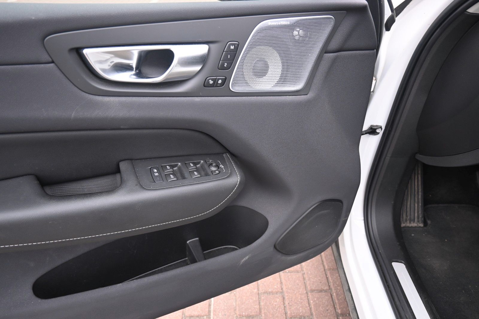 Fahrzeugabbildung Volvo XC60 T8 PHEV Ultimate Dark*LUFT*360°*ACC*AHK*