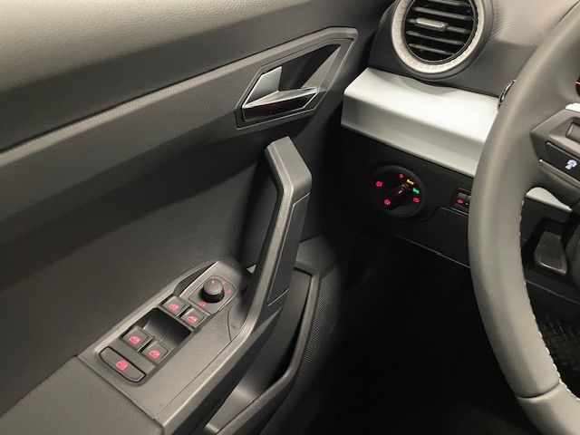 Fahrzeugabbildung SEAT Arona Road Edition AHK Kamera LED Navi SpurASS