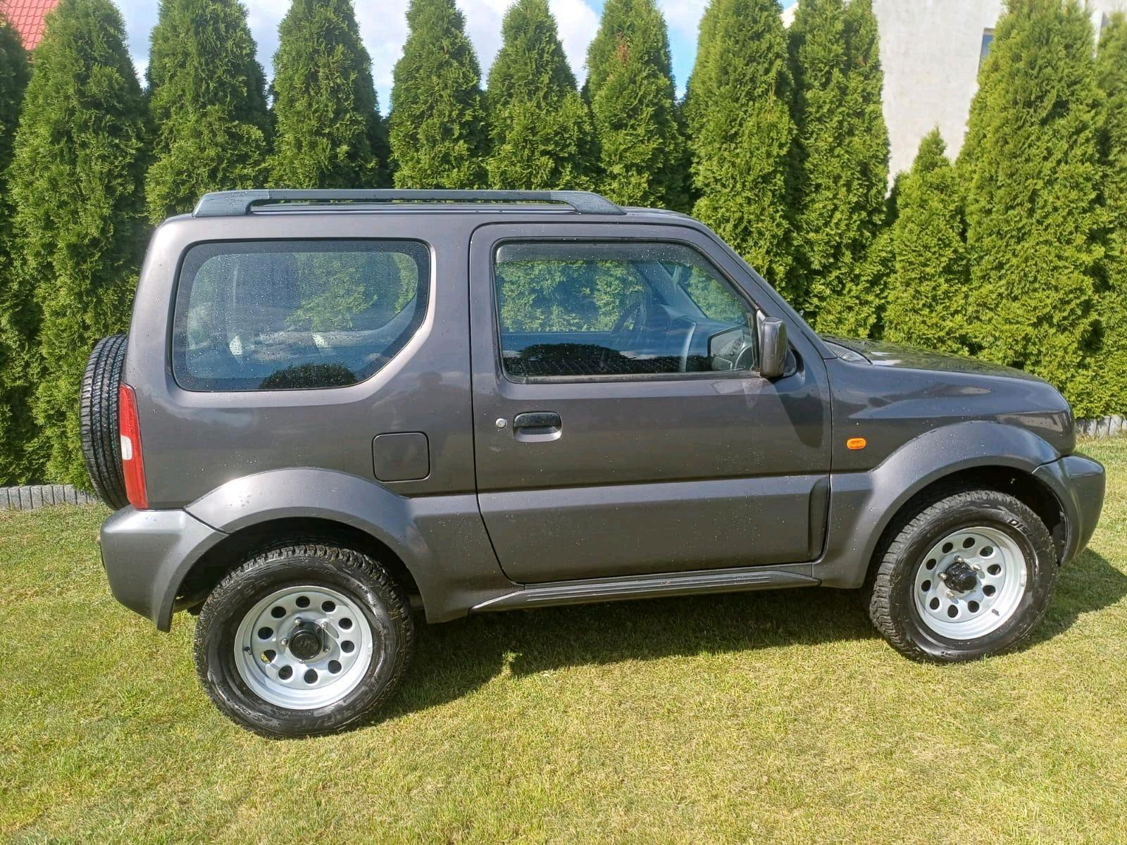 Suzuki Jimny 2010 — вигляд ззаду