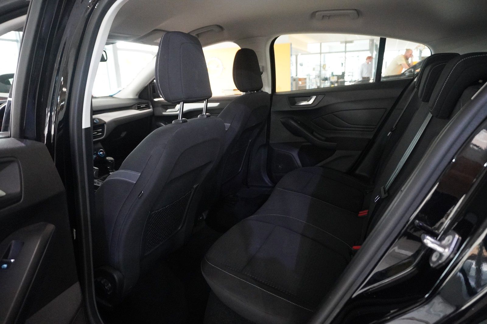 Fahrzeugabbildung Ford Focus Lim. 1.0 COOL & CONN. NAVI/LED/SPORT/SHZ