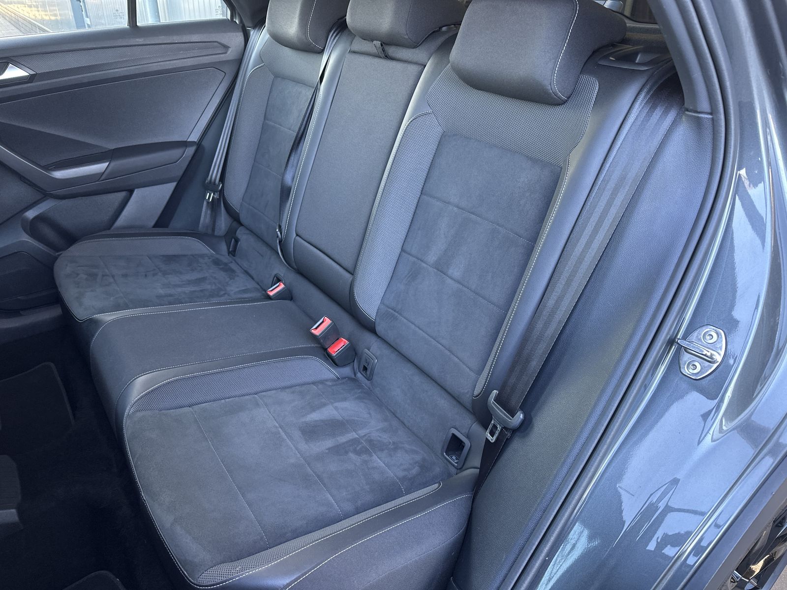 Fahrzeugabbildung Volkswagen T-Roc 1.5 TSI DSG Style Black NAV+IQ-LIGHT+18ZO