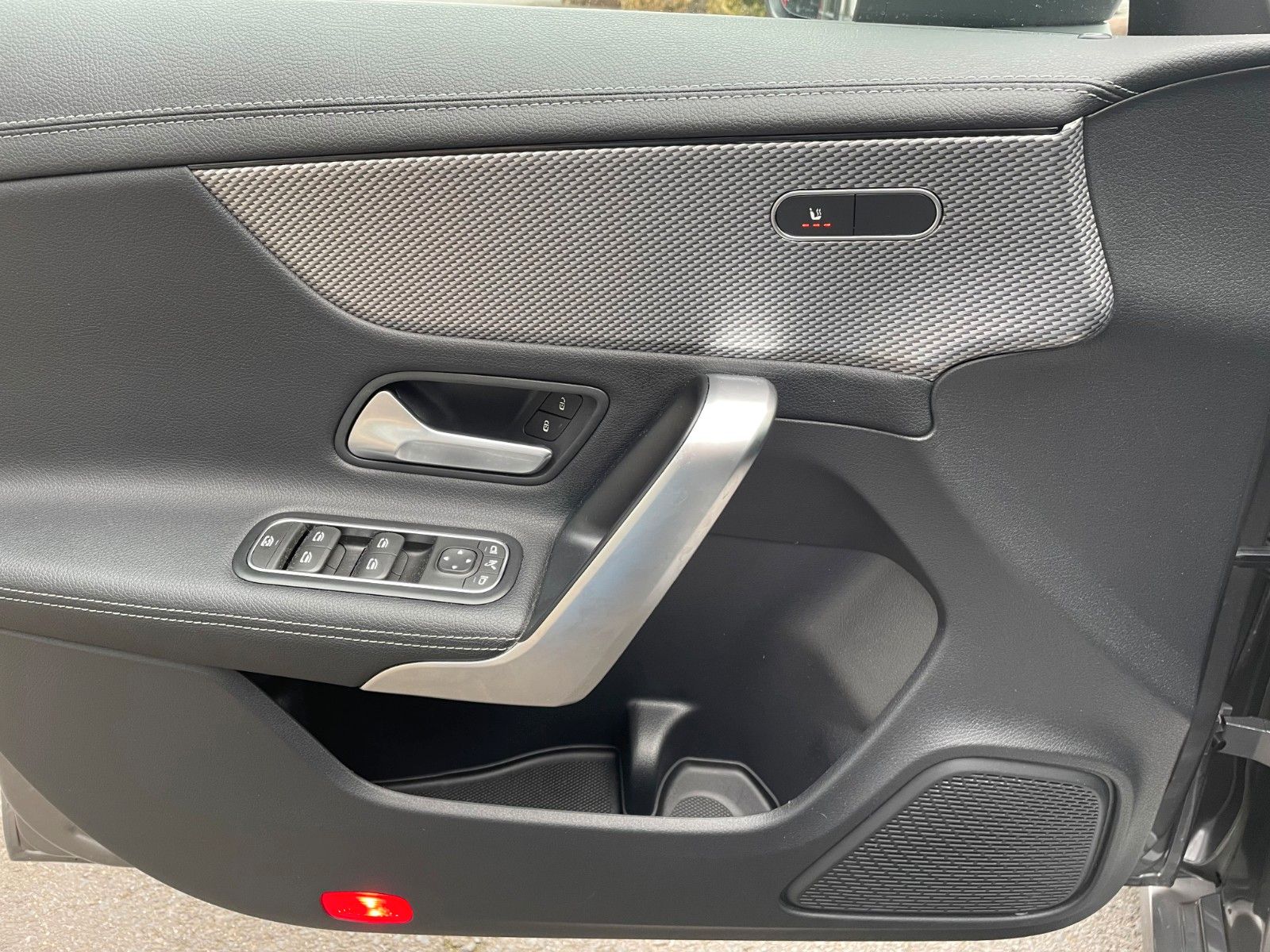 Fahrzeugabbildung Mercedes-Benz CLA 200 d SB Night+Pano+AHK+MBUX+R-Kamera+Leder