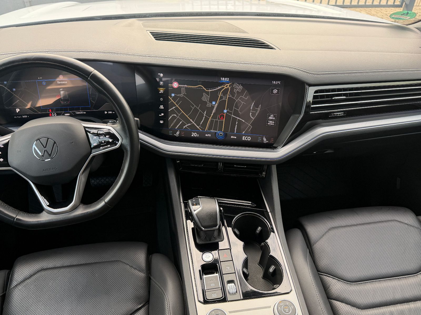 Fahrzeugabbildung Volkswagen Touareg SPORT/ 4Motion/VIRTUAL/AMBIENT/360''KAM