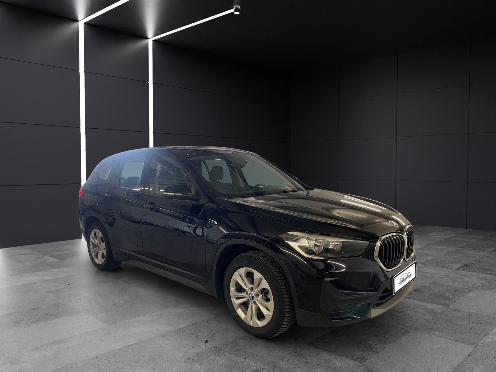 Fahrzeugabbildung BMW X1 xDrive 25 e Advantage *PDC*SitzHz*Navi*Allrad