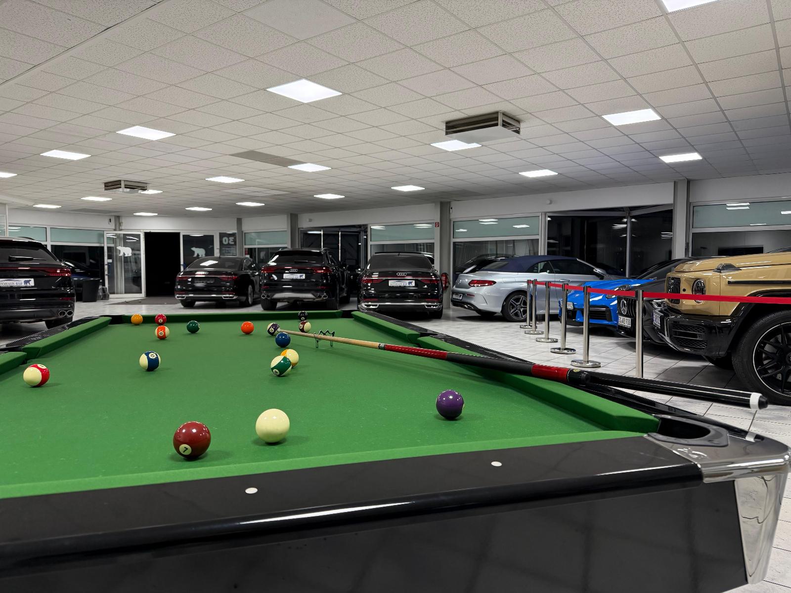 showroom-image-top