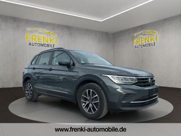 Volkswagen Tiguan - 1