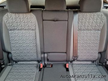 Volkswagen Tiguan - 12