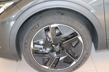 Fotografie des Peugeot 408 Hybrid 225 e-EAT8 GT