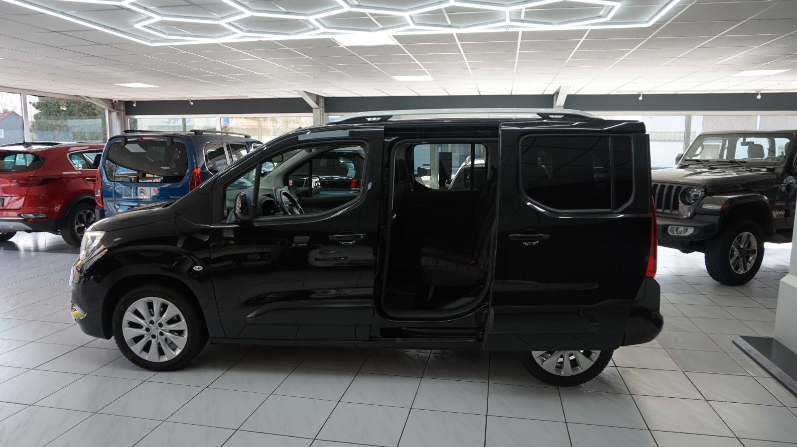Fahrzeugabbildung Opel Life E Innovation 5,5 L. durch. Verbrauch