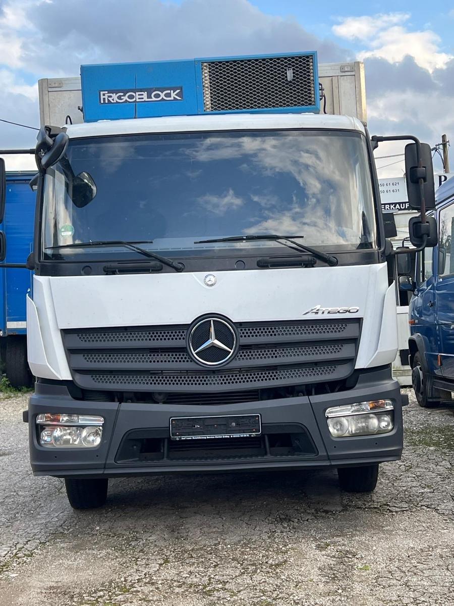 Mercedes-Benz 818